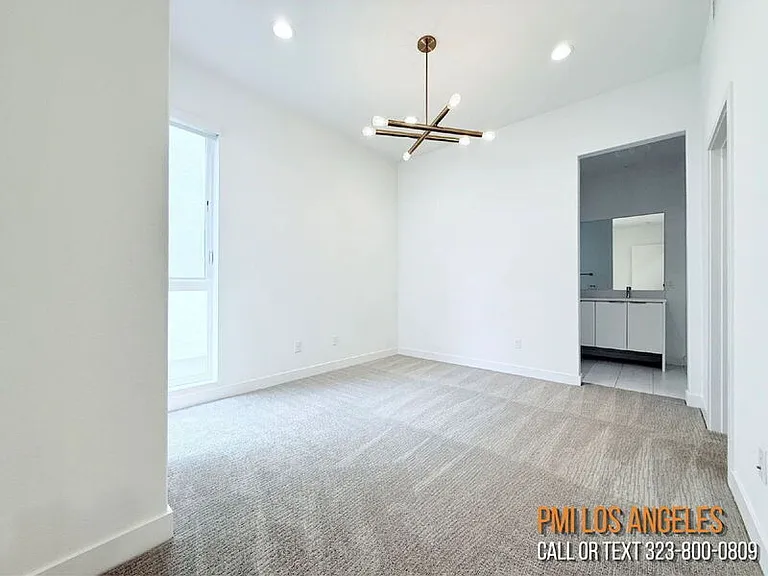 10917 1/2 Otsego St — Photo 32