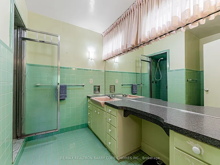 200 Cortleigh Blvd — Photo 15