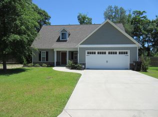 100 Grangers Ct, Sneads Ferry, NC 28460