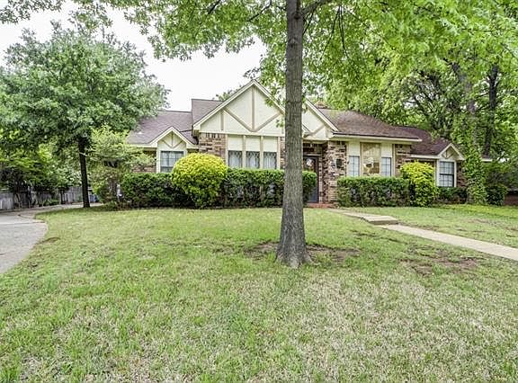 3rd image of 920 Oak Creek Estates Dr