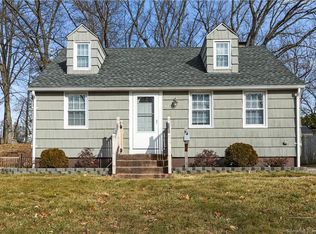 97 Lenox St, Manchester, CT 06040