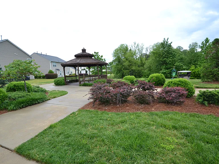 5112 Mabe Dr — Photo 32