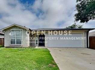 221 Moss Hill Dr, Arlington, TX 76018