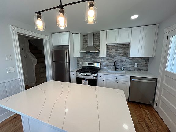 3rd image of 217 Orchard St