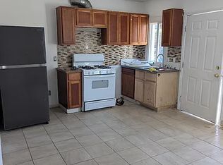 926 1/2 E 11th St #1/2, Long Beach, CA 90813