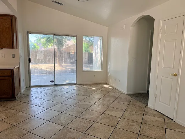 3 bed, 1401 sqft, $1,895 — Photo 3