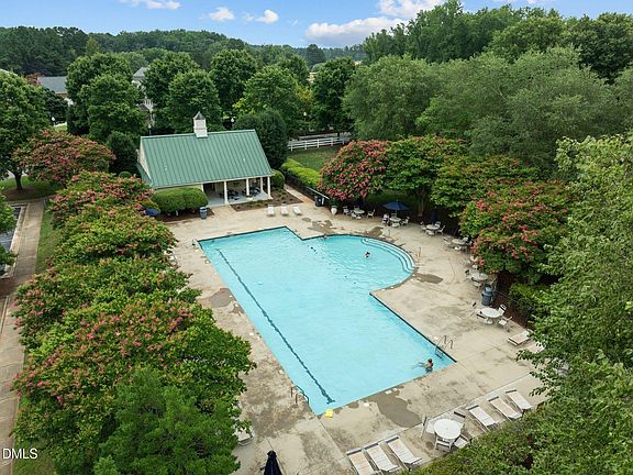 3rd image of 3940 Grandbridge Dr
