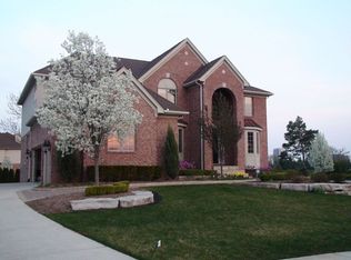 1165 Provincial Dr, Troy, MI