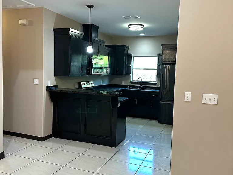 537 Wildrose Ln #B — Photo 4