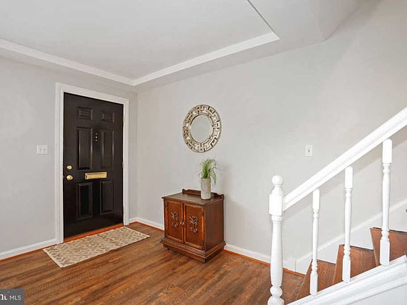 3rd image of 1519 Woodbine St