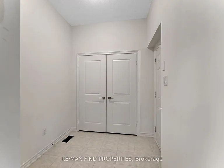21 Dennis Ave — Photo 32