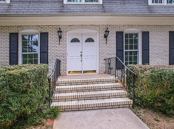 5th image of 364 Canterbury Dr