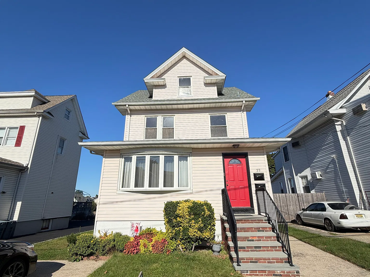 33 Livingston Ave — Photo 2