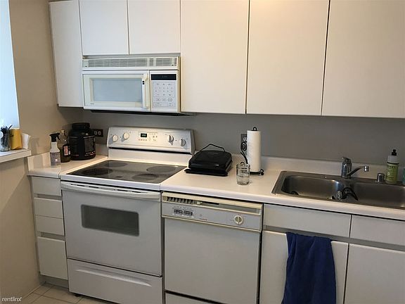 Full kitchen