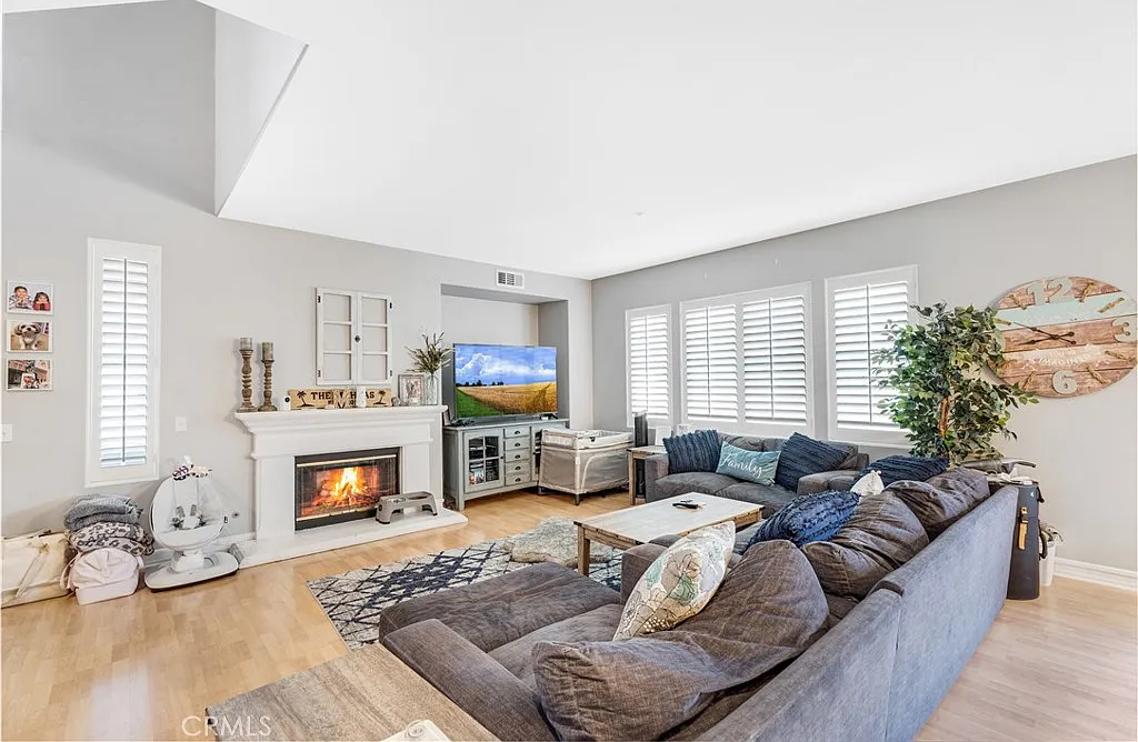 3 bed, 1900 sqft, $5,200 — Photo 3