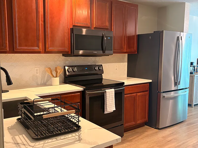 8113 Silent Creek Dr — Photo 3
