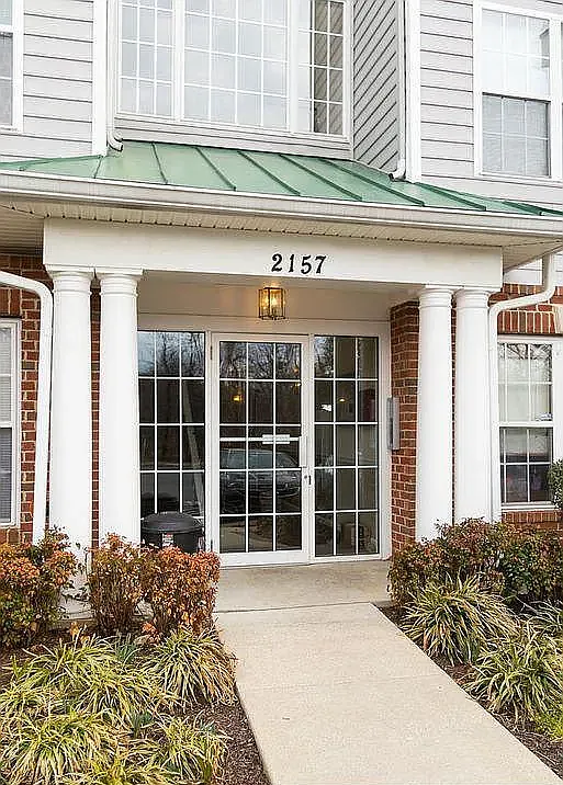 2 bed, 1100 sqft, $2,300 — Photo 2