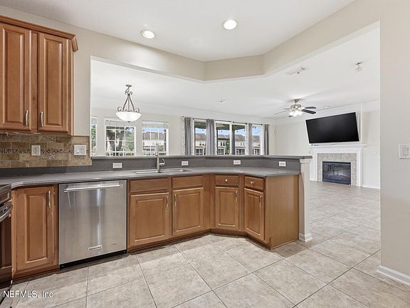 5th image of 11064 CASTLEMAIN Circle E