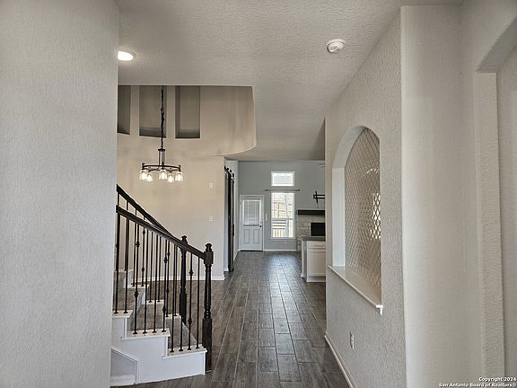 3rd image of 4231 COLINA CREST