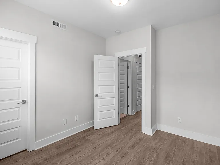 570 W End Dr — Photo 39