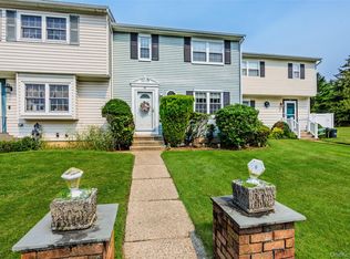 11 Monitor Court, Coram, NY 11727