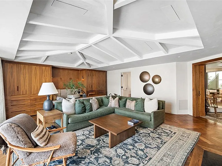 27 Emerald Bay — Photo 9