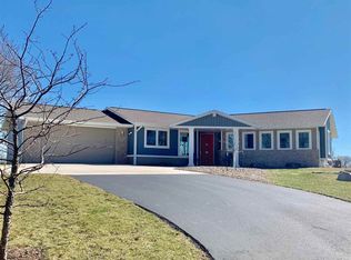 3693 Emerald Crown Pkwy, Neenah, WI 54956