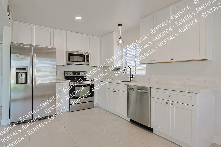 4018 W Camino Vivaz