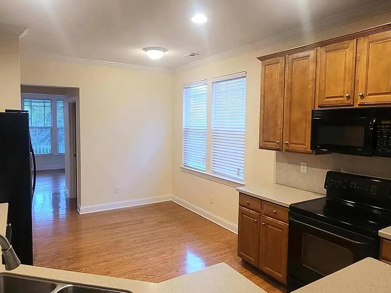 15743 Seafield Ln — Photo 5