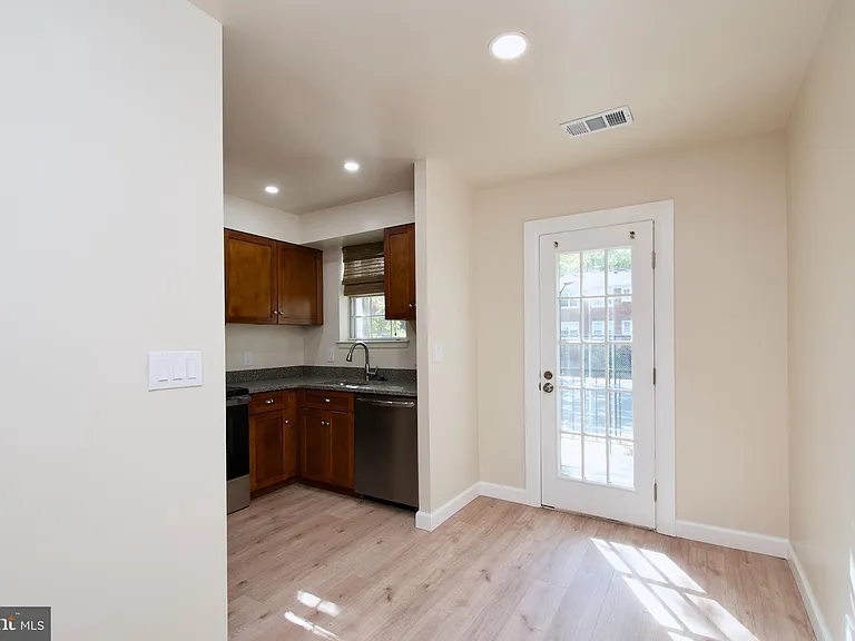 2812 S Wakefield St #B — Photo 16