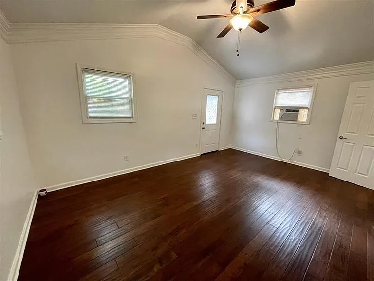 8940 Bay Dr — Photo 6