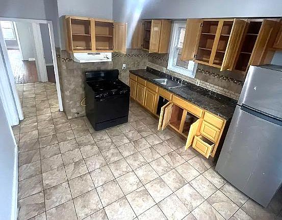 2nd image of 803 Stuyvesant Ave #1