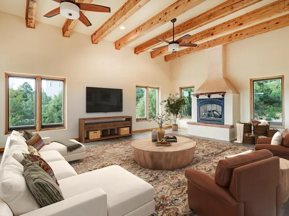 39 Easy St, Tijeras, NM 87059