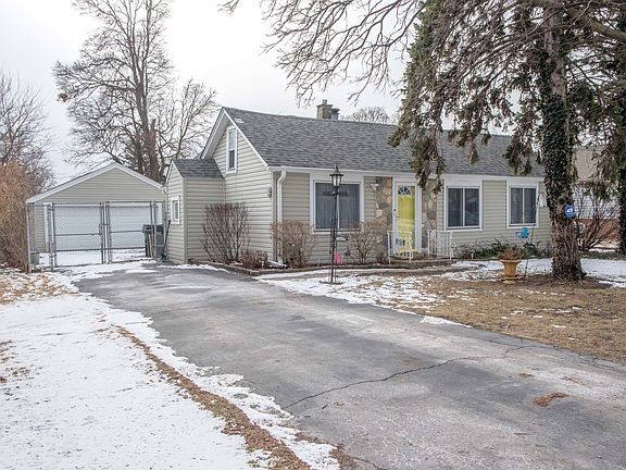 3rd image of 10609 Nevada Ave