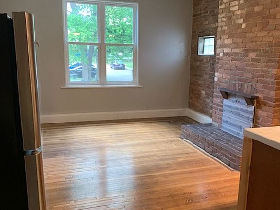 3rd image of 211 S Saint Clair St APT 1