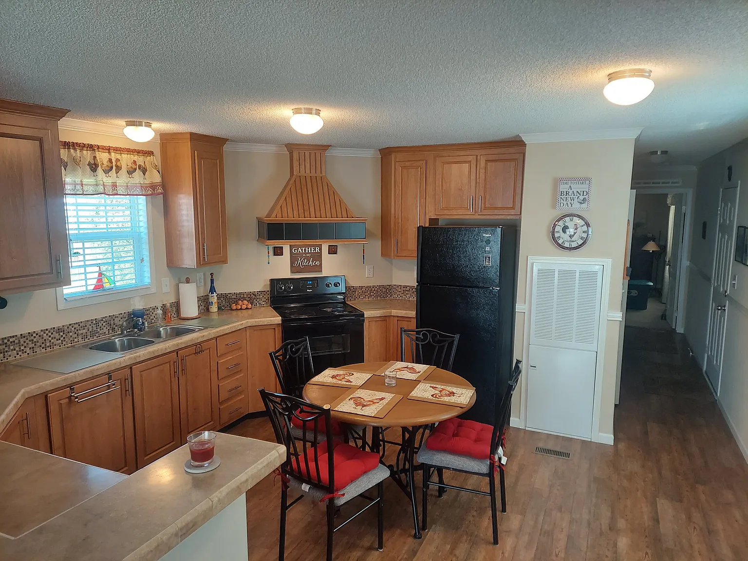 206 Tuscarora Dr — Photo 2