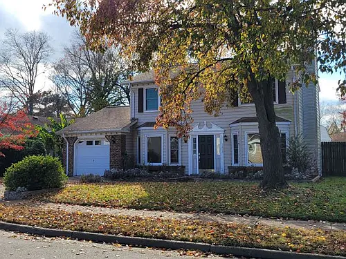 1204 Freehold Close Photo 1
