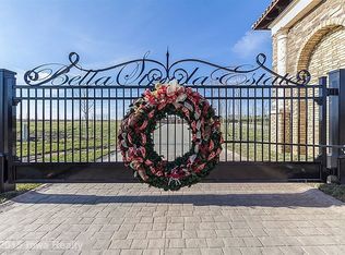 10111 Bella Strada Ln, Johnston, IA 50131