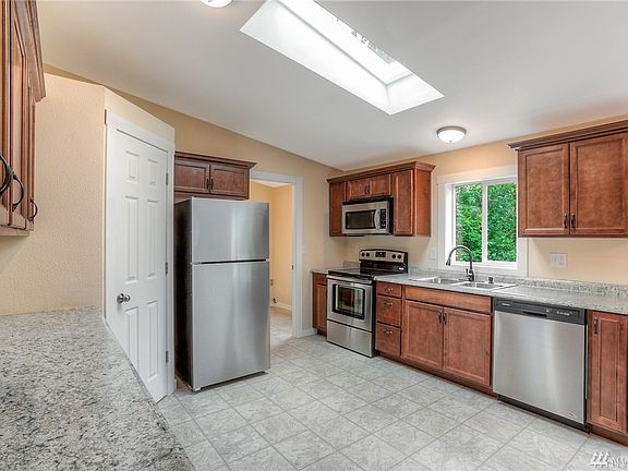 5th image of 1190 E Crestview Dr