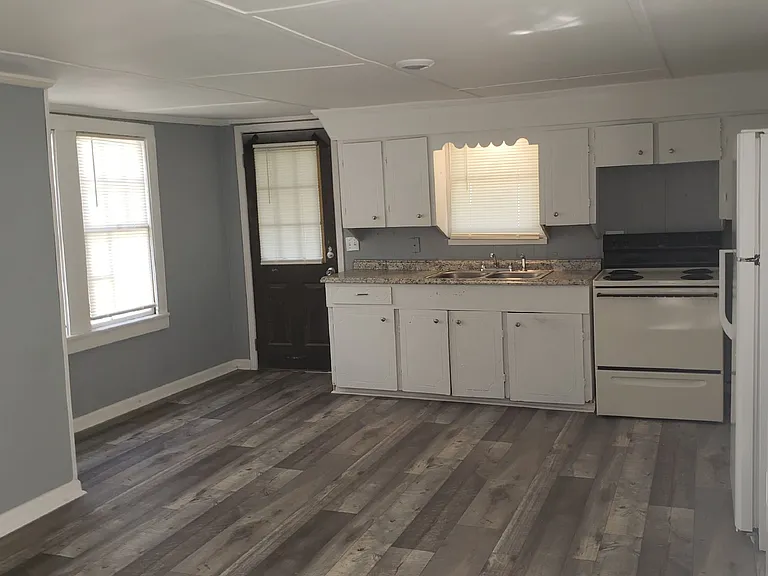 914 Landry St — Photo 9