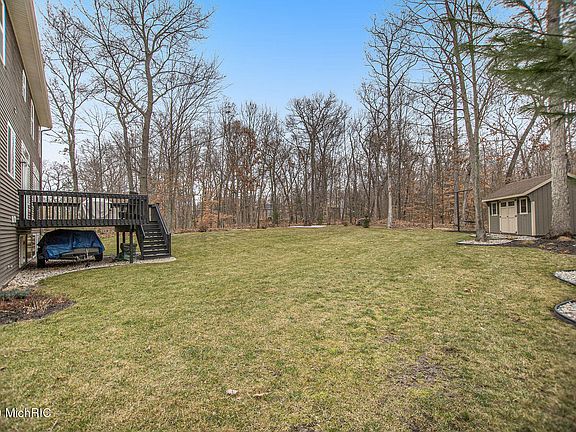 3rd image of 16682 Stoneway Dr