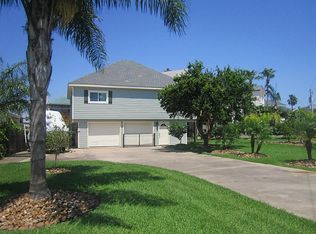 1622 E Castaway St, Tiki Island, TX 77554