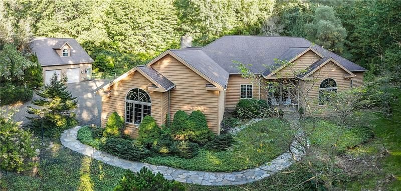1st image of 35 Briarwood Ln
