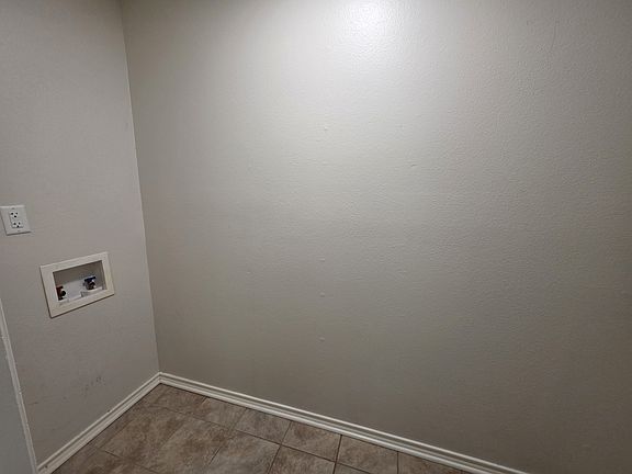 5th image of 277 Gardenview St