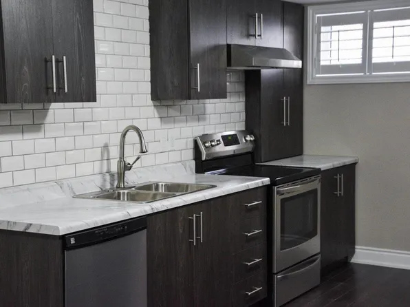 1130 Melton Dr, Mississauga, ON L4Y 3W2