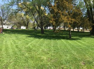 402 Main St, Henry, SD 57243