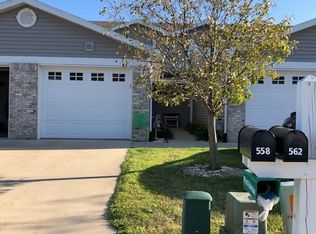 562 Pointe Ct SW, Rochester, MN 55902