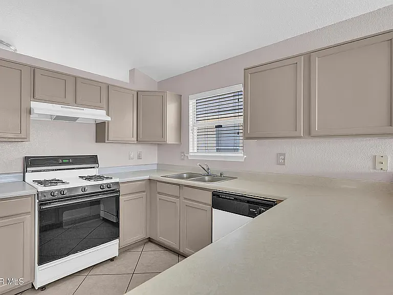 11868 Oak Crossing Dr — Photo 15