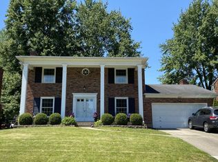 10706 Sunderland Rd, Douglass Hills, KY 40243