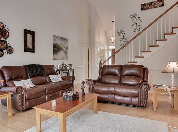 5th image of 833 Woodberry Dr